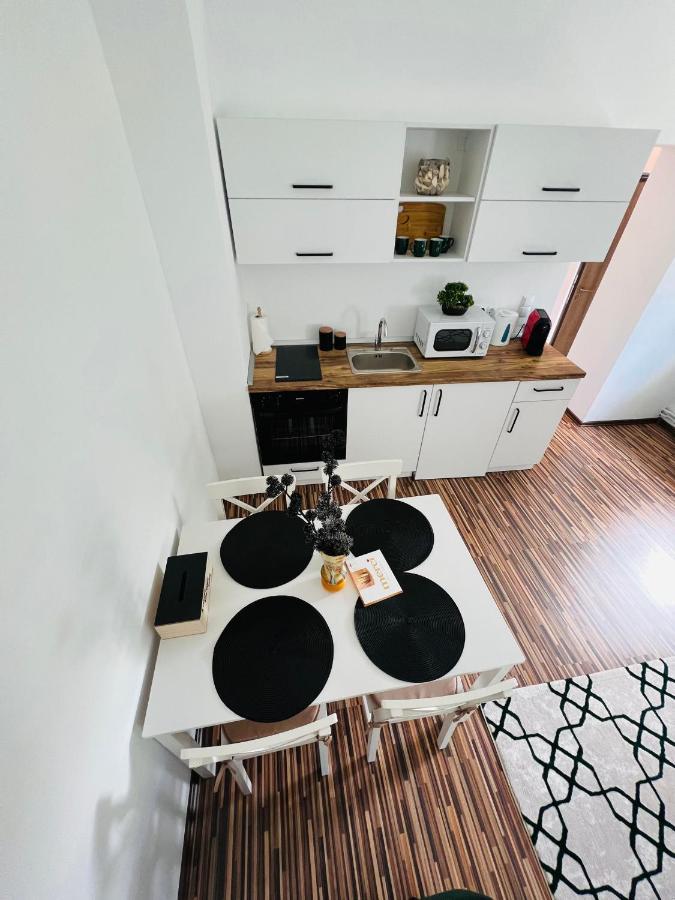Apartament In Regim Hotelier King Medgyes Kültér fotó