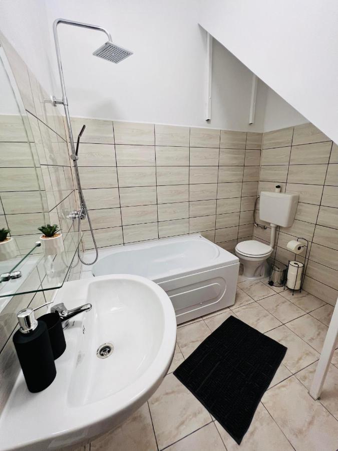 Apartament In Regim Hotelier King Medgyes Kültér fotó