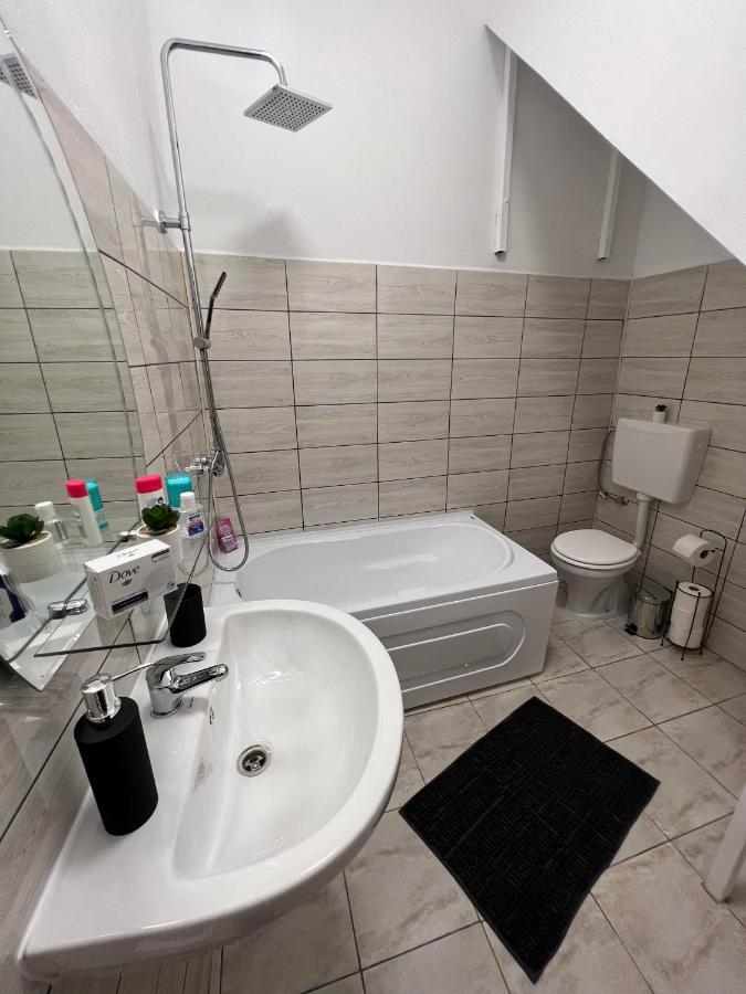 Apartament In Regim Hotelier King Medgyes Kültér fotó